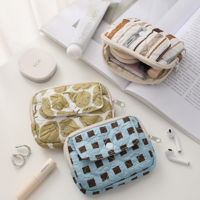 Striped dot quilted pouch | Fluffy and cute makeup pouch, lipstick and accessory storage
