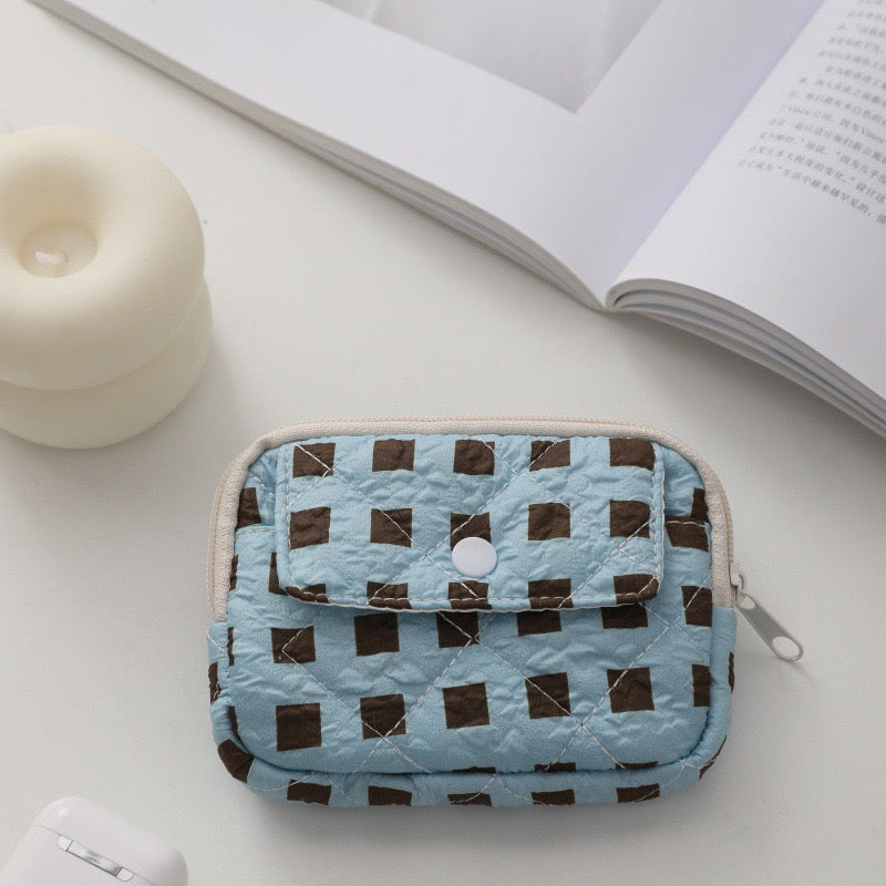 Striped dot quilted pouch | Fluffy and cute makeup pouch, lipstick and accessory storage