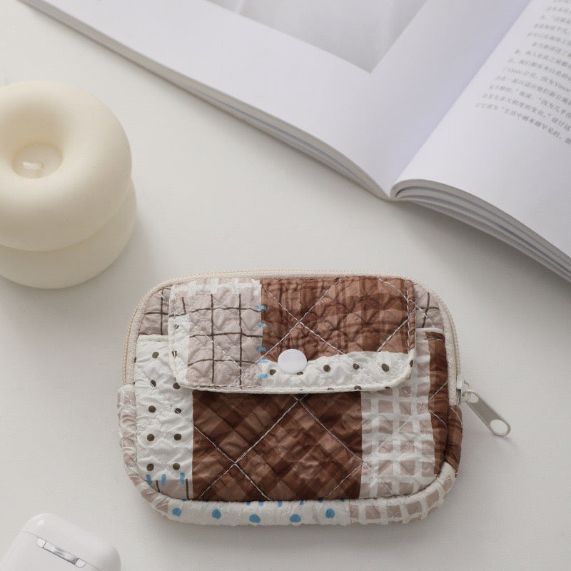 Striped dot quilted pouch | Fluffy and cute makeup pouch, lipstick and accessory storage